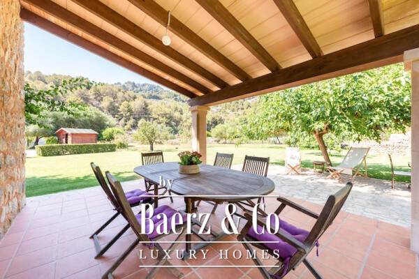 photo 11 This semi-detached townhouse, situated just two minutes' walk from Repic beach, offers just that- a sunny garden and easy access to the beach.