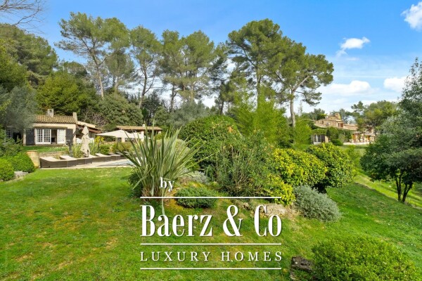 photo 4 Stunning bastide with swimming pool and tennis court
