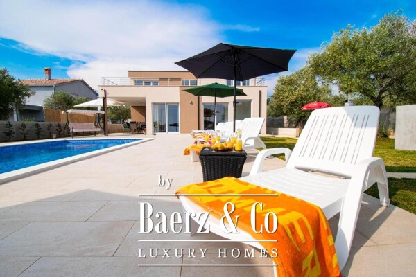 photo 2 Istria, Vodnjan, villa in a quiet part of the city with a sea view from every floor