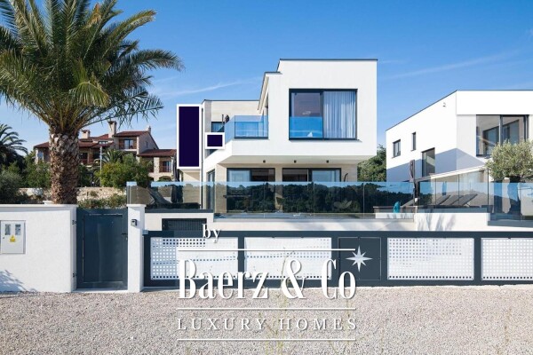 photo 2 Medulin, a beautiful villa of 350 m2, only 6 m from the sea with an fascinating view