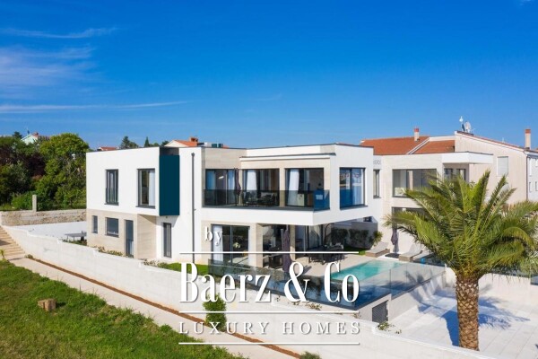 photo 9 Medulin, a beautiful villa of 350 m2, only 6 m from the sea with an fascinating view