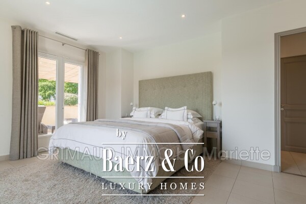 photo 9 In an estate with a swimming pool and tennis court, beautifu