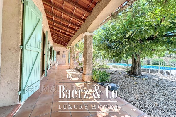 photo 6 Single-story home in a quiet area with a pool, 4 bedrooms, a