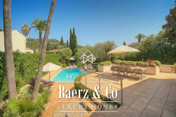 photo 1 CANNES - RENOWNED AND SOUGHT-AFTER ESTATE WITHIN WALKING DISTANCE OF THE CROISETTE - 5 BEDROOM EN SUITE VILLA - SWIMMING POOL