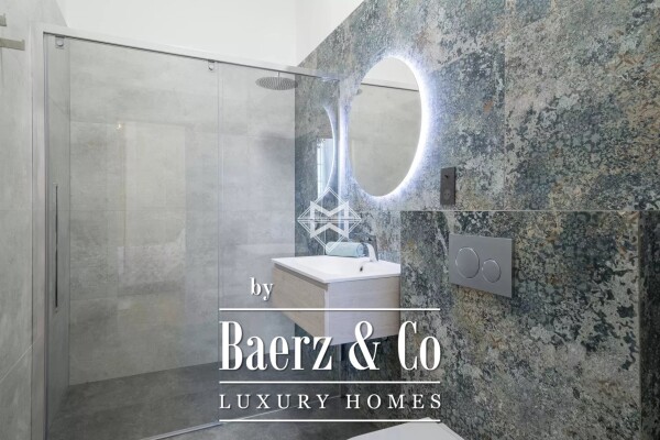 photo 9 Magnificent 2 bedroom apartment of 100 square meters in a beautiful Niçois building on the Cours Saleya.