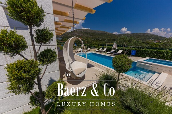 photo 30 Seget Donji, exceptional property with two buildings, swimming pool, jucuzzi and garden