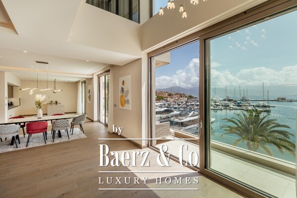 photo 14 Luxurious Three Bedroom Apartment with a Seaview