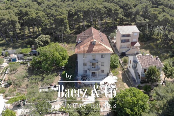 photo 33 Zlarin, spacious house with apartments under renovation, 1200 m²