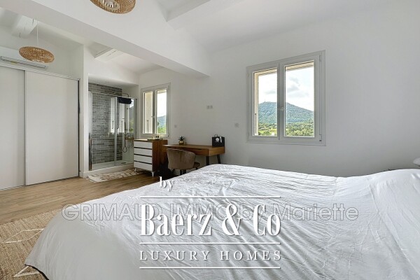 photo 18 Renovated villa on a 1,830 m² plot with swimming pool and be