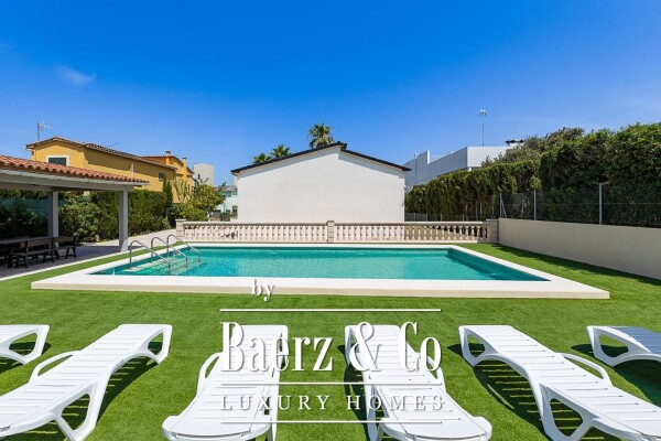 photo 1 Exclusive Villa with Vacation License in Arenal area, Palma