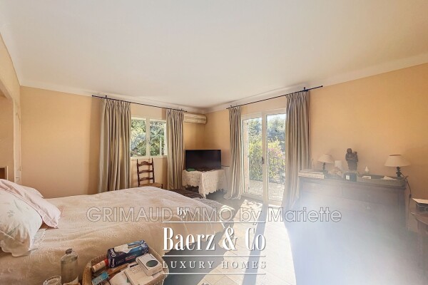 photo 7 Grimaud, France