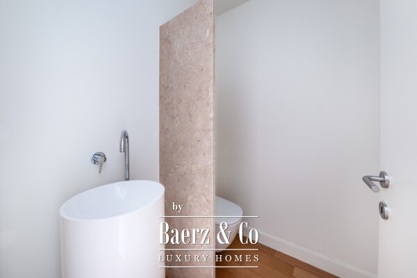 photo 8 4 bedroom villa with garden and parking in Alcântara, Lisbon