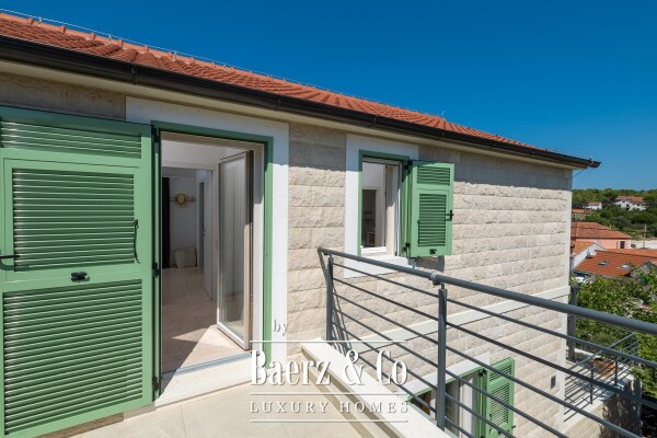 photo 20 Hvar, Vrboska, beautiful stone villa near the sea