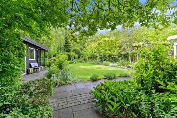 photo 28 Charlotte de Bourbonstraat 24