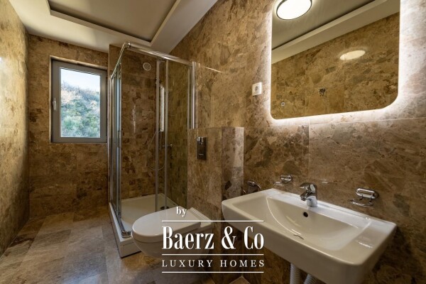 photo 9 Three Bedroom Aprtment in Przno With A Sea view
